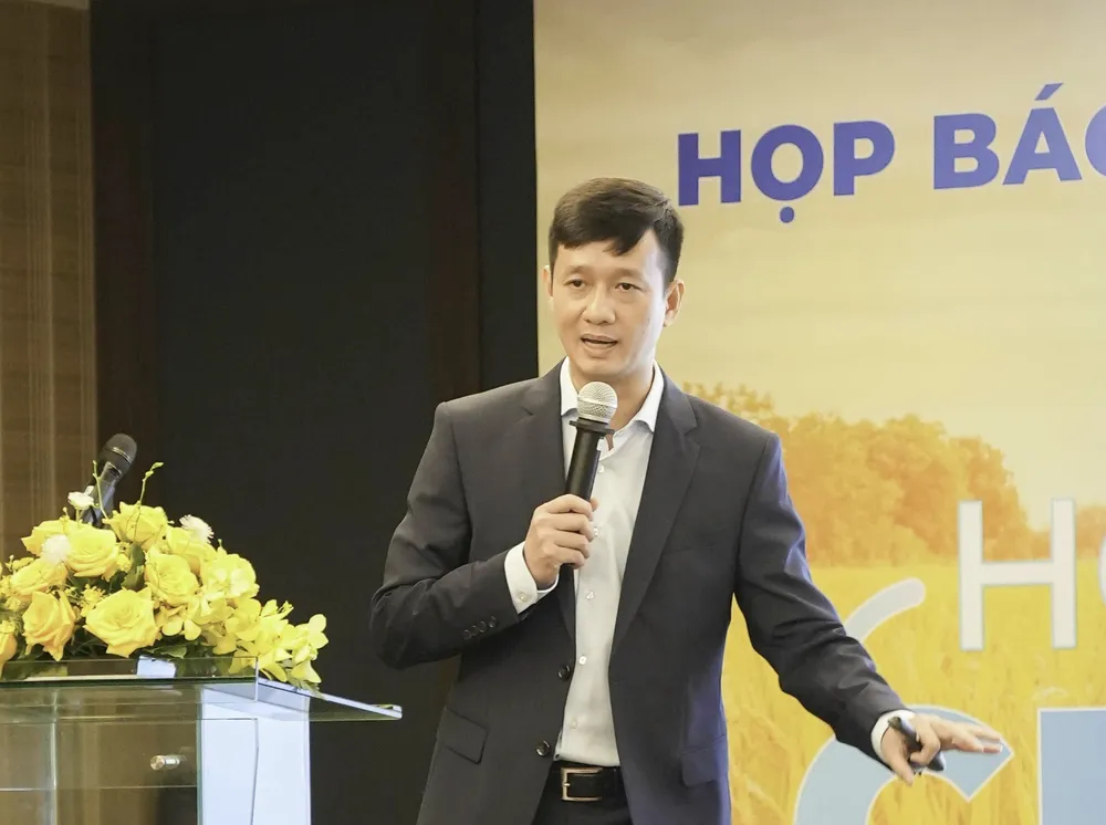 Ông Giáp Hùng Cường chia sẻ lợi ích và mục đích của mô hình Hợp tác xã Cloud. Ảnh: THU HÀ