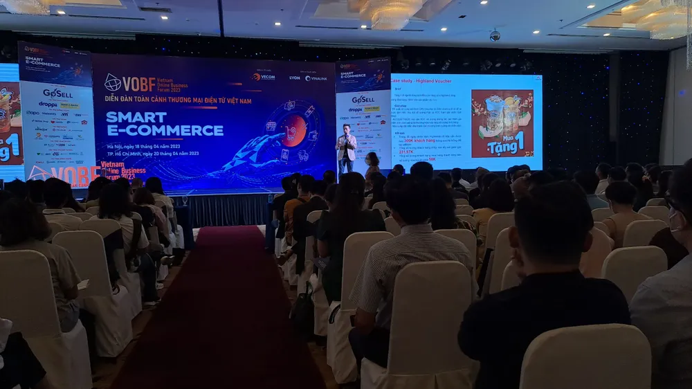 Chuyên gia đang trao đổi về vấn đề hành vi tiêu dùng thông minh khi mua sắm của người dùng. Ảnh: THU HÀ Chuyên gia đang trao đổi về vấn đề hành vi tiêu dùng thông minh khi mua sắm của người dùng. Ảnh: THU HÀ