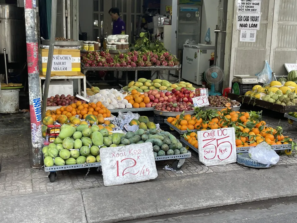 Xoài keo đang có giá từ 8.000 - 12.000 đồng/kg. Ảnh: THU HÀ Xoài keo đang có giá từ 8.000 - 12.000 đồng/kg. Ảnh: THU HÀ