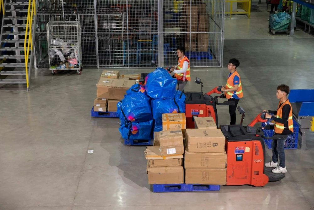 Chi phí giao hàng cao, buộc các DN phải tìm phương án giảm số hóa trong giao nhận, giúp tiết kiệm chi phí cho DN và tăng trải nghiệm khách hàng. Ảnh: THU HÀ