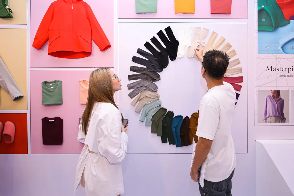 Thời trang Việt cần nhiều thay đổi cũng như học hỏi các phương thức bán hàng mới, cách chăm sóc khách hàng... Ảnh: Buổi ra mắt sản phẩm mới của 1 thương hiệu nước ngoài. Ảnh: THU HÀ