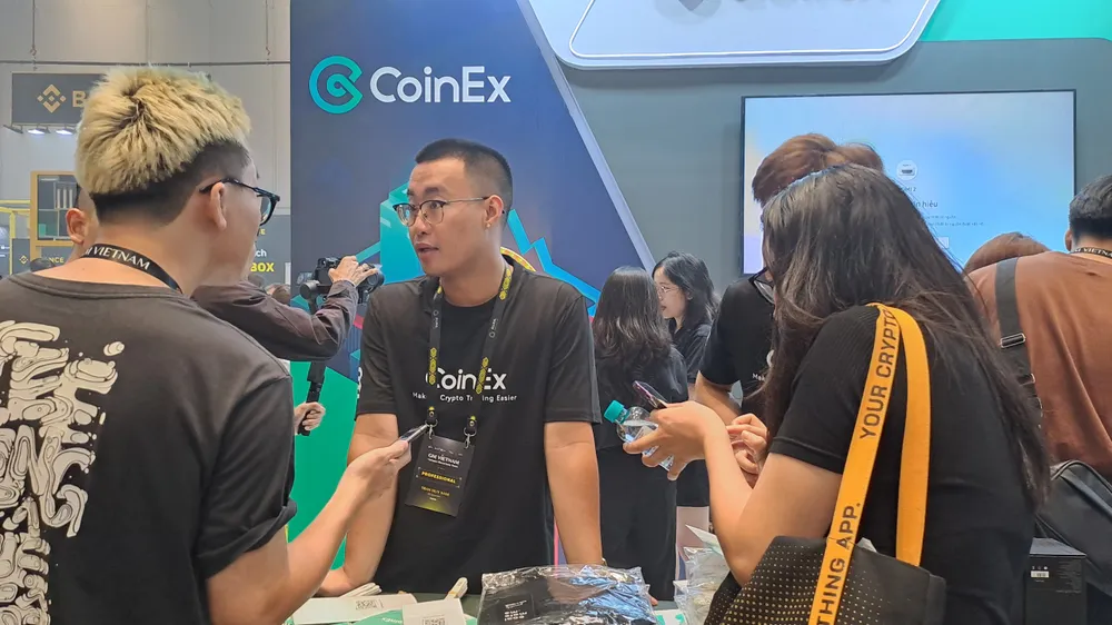 Doanh nghiệp trong lĩnh vực blockchain tham gia triễn lãm tại tuần lễ Blockchain Việt Nam 2023. ẢNH: THU HÀ