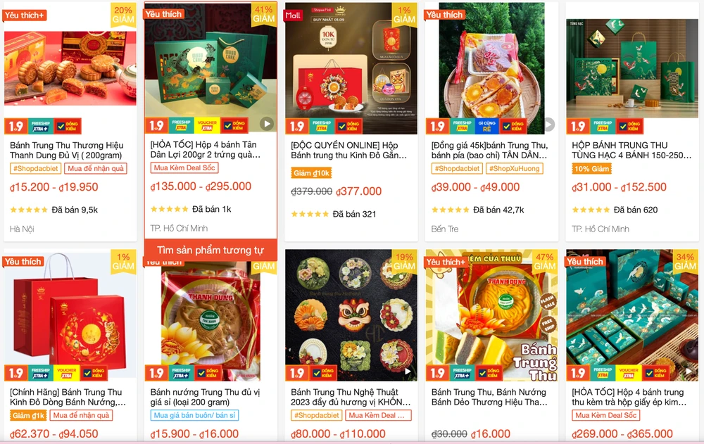 Bánh trung thu được bán trên chợ mạng với nhiều mức giá từ 15.000 - 99.000 đồng/cái, tùy loại. Ảnh: THU HÀ