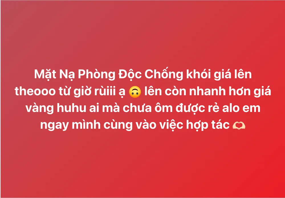 Mặt nạ chống độc được người bán cho biết đang tăng giá từng giờ. Ảnh: N.K.Hân Thiết bị phòng cháy chữa cháy tăng giá