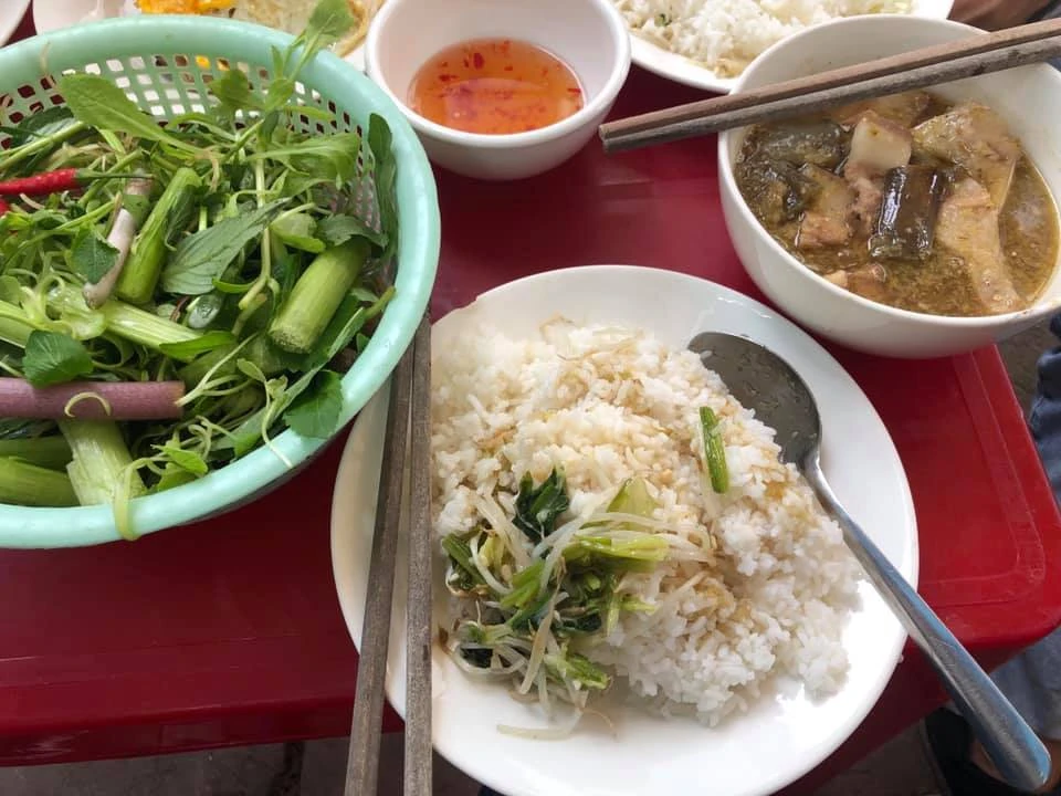 Khi ăn cơm ở mức khuyến nghị, cơ thể sẽ có cơ chế điều chỉnh lại đường huyết về mức ổn định. Ảnh minh họa: HẠ QUYÊN ăn cơm