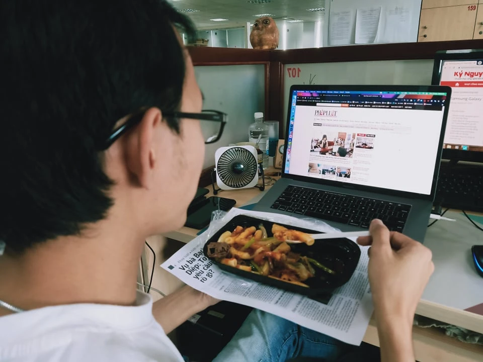 Xu hướng người trẻ bỏ bữa sáng và ăn bù vào bữa trưa đang có tỉ lệ tăng cao so với 2022. Ảnh minh họa: HẠ QUYÊN Ăn sáng