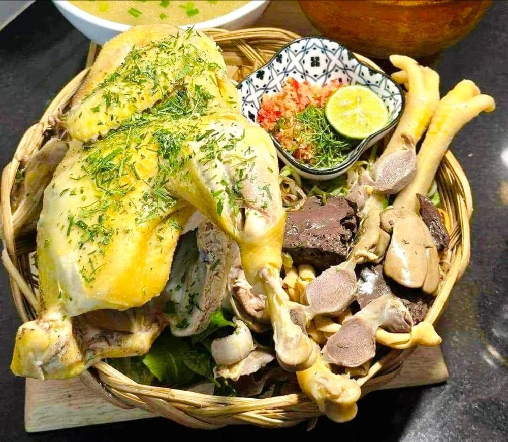 Khi có dịch cúm, thịt gia cầm và trứng vẫn an toàn để ăn nếu sơ chế và chế biến đúng cách. Ảnh: HẠ QUYÊN GIA CẦM