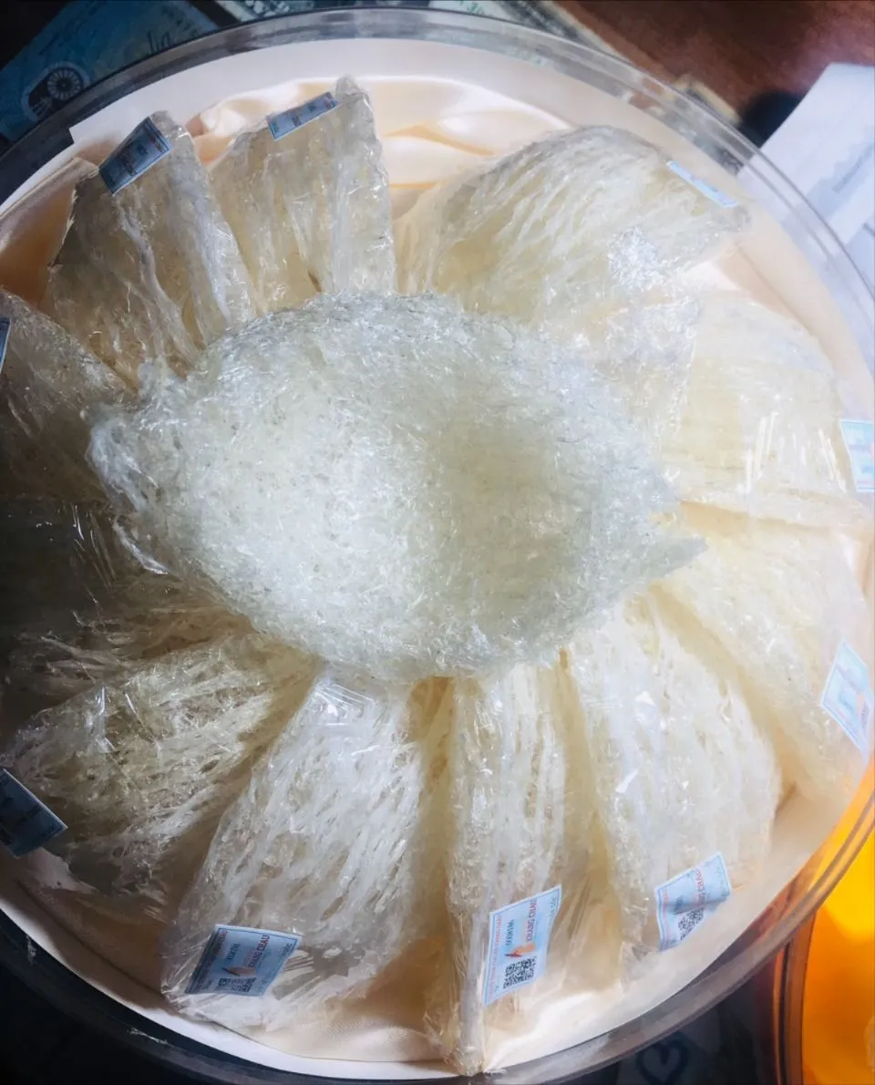Nên mua yến sào có đẩy đủ tem, nhãn, có nguồn gốc rõ ràng. ẢNH: DUY KHIÊM yến sào chính hãng