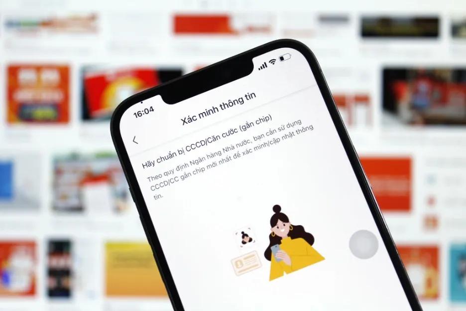 Các ứng dụng khuyến cáo người dùng định danh điện tử và cập nhật sinh trắc học để bảo vệ tài khoản. Ảnh: Minh Khánh. vi-dien-tu_2.jpg