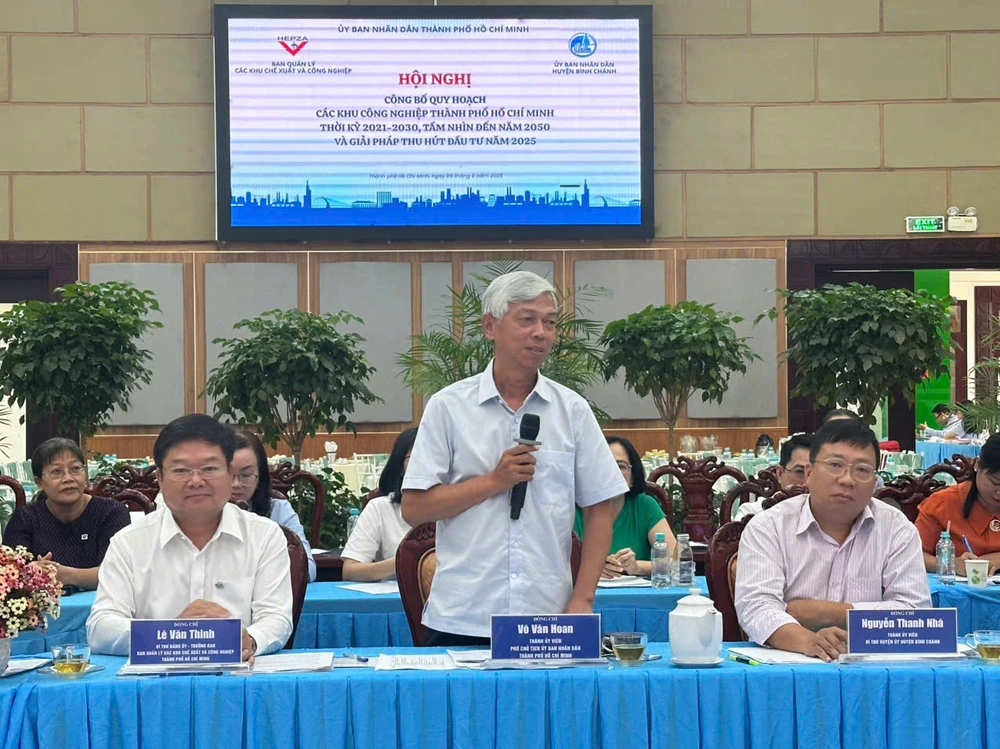 Phó Chủ tịch UBND TPHCM Võ Văn Hoan phát biểu chỉ đạo tại hội nghị. Ảnh: THU HÀ khu công nghiệp