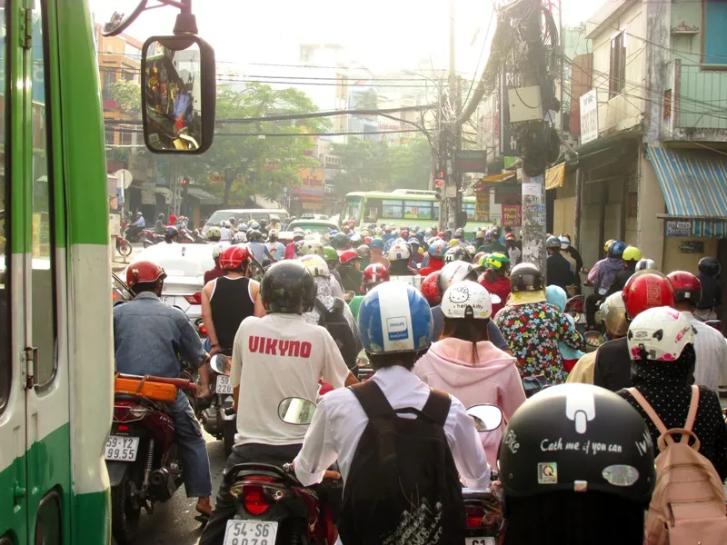 Người Sài Gòn mệt mỏi với 'điệp khúc' kẹt xe hằng ngày ảnh 5