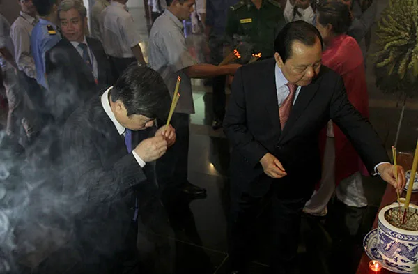 Bí thư Đinh La Thăng dâng hương tưởng niệm các vua Hùng ảnh 4
