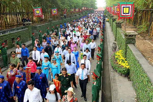 Bí thư Đinh La Thăng dâng hương tưởng niệm các vua Hùng ảnh 8