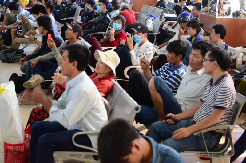 Lễ 30-4: Người người đổ về quê nghỉ lễ ảnh 11