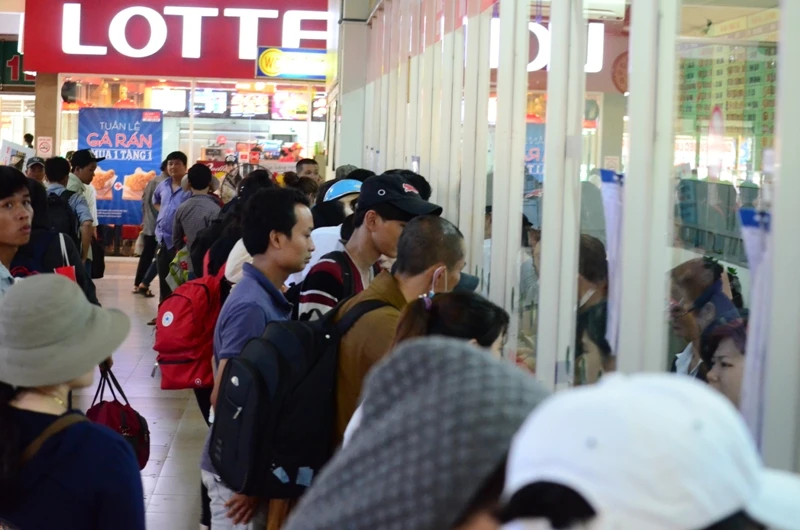 Lễ 30-4: Người người đổ về quê nghỉ lễ ảnh 7