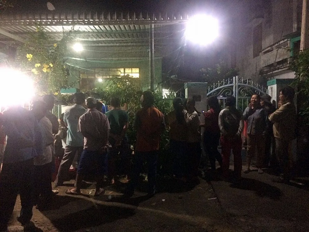 Rất đông người dân địa phương đều bàng hoàng vì vụ truy sát kinh hoàng