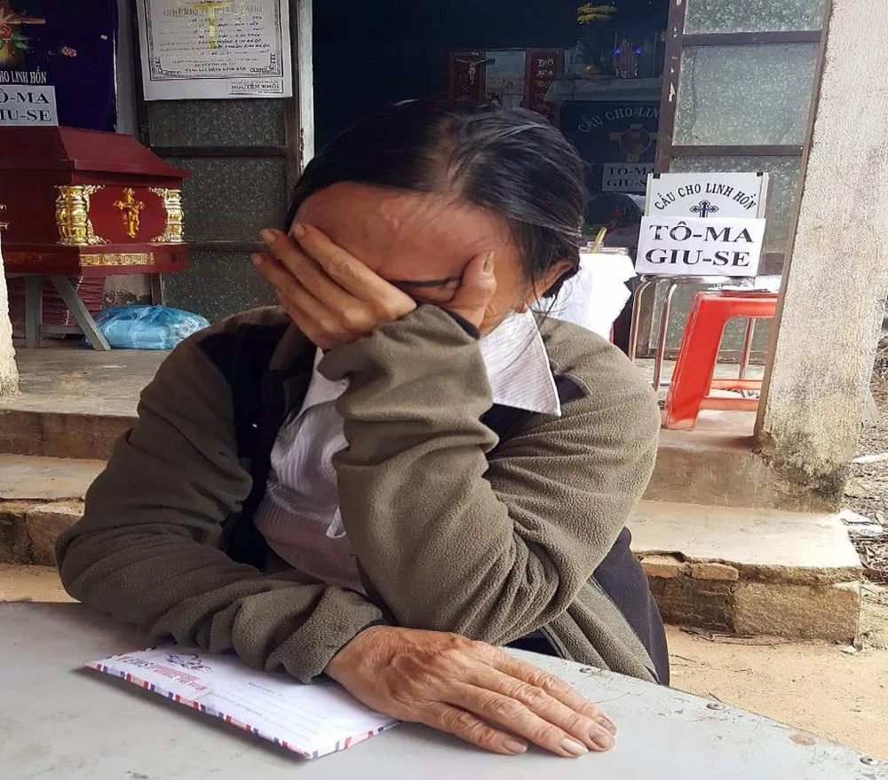 à Sử quá đau đớn khi cùng lúc mất cả hai đứa con mình rứt ruột sinh ra