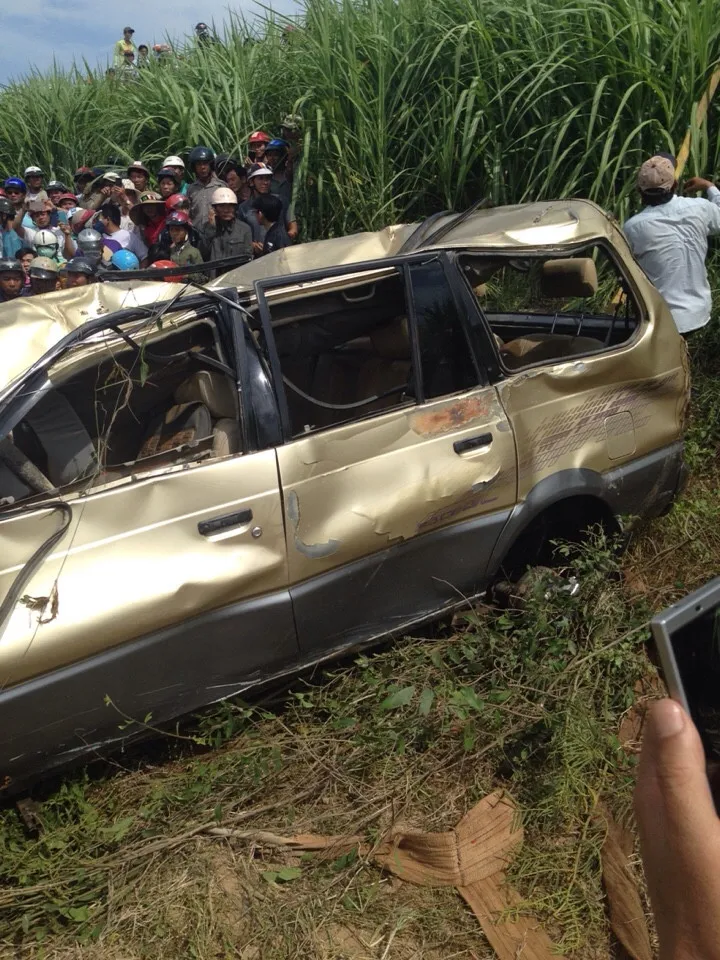 Gần 2 ngày mới phát hiện xe mất tích dưới đáy sông ảnh 3 Gần 2 ngày mới phát hiện xe mất tích dưới đáy sông ảnh 3