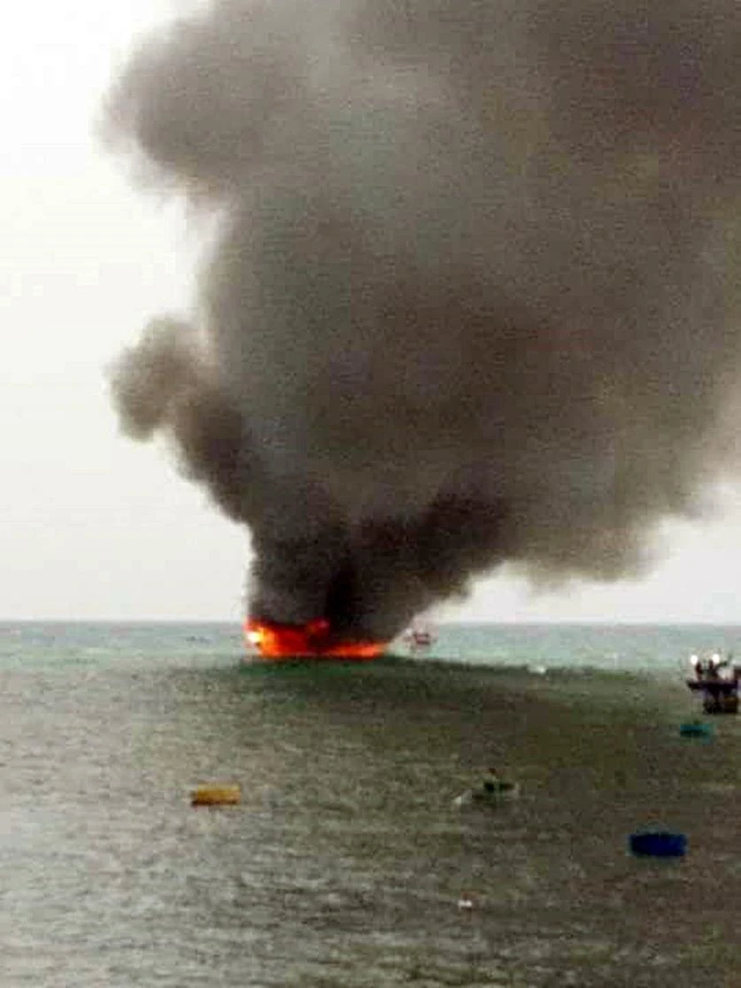 Con tàu 4 tỉ đồng ở đảo Phú Quý bị thiêu rụi ảnh 1