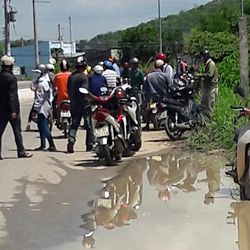 Thi thể thanh niên đứt lìa chân dưới cầu ảnh 2