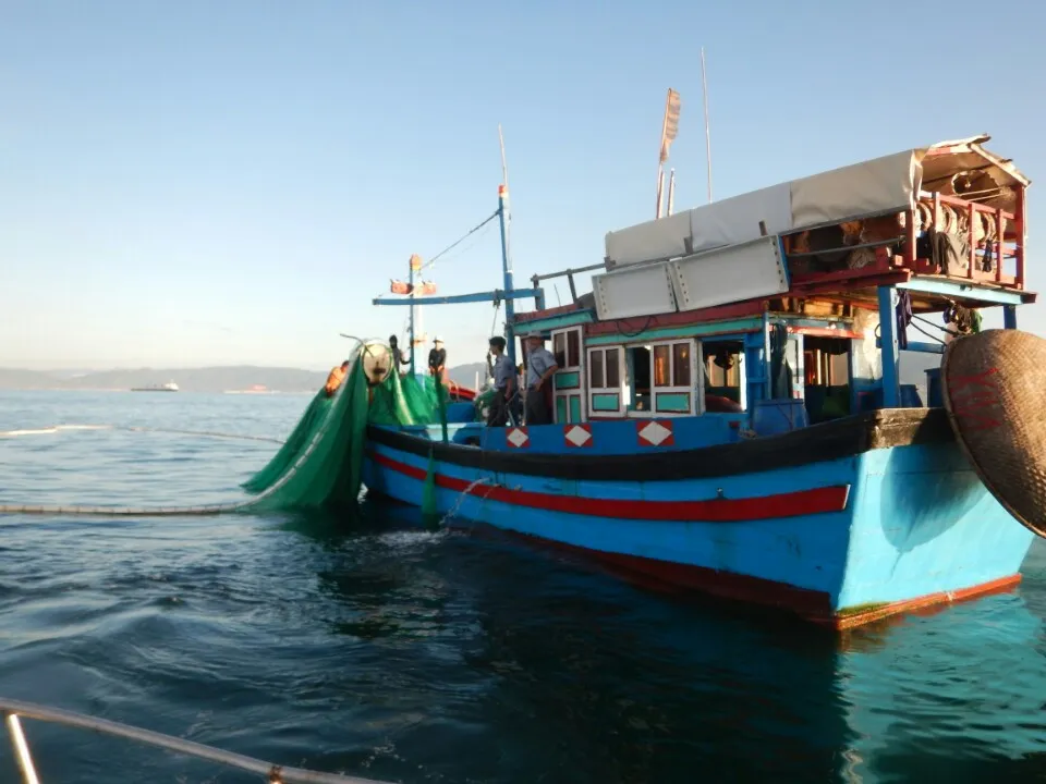 Bắt 2,1 kg thuốc nổ định đánh cá trên biển Hòn Cau ảnh 1