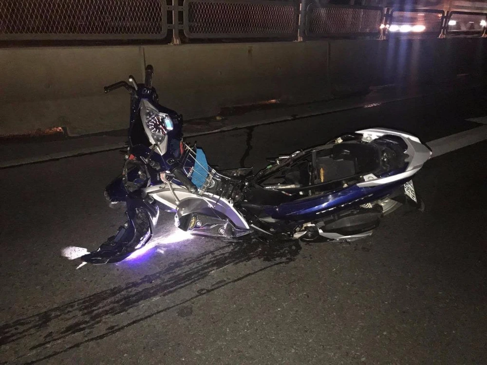 Xe máy bị tông văng 100 m, 2 vợ chồng tử nạn trong đêm ảnh 2