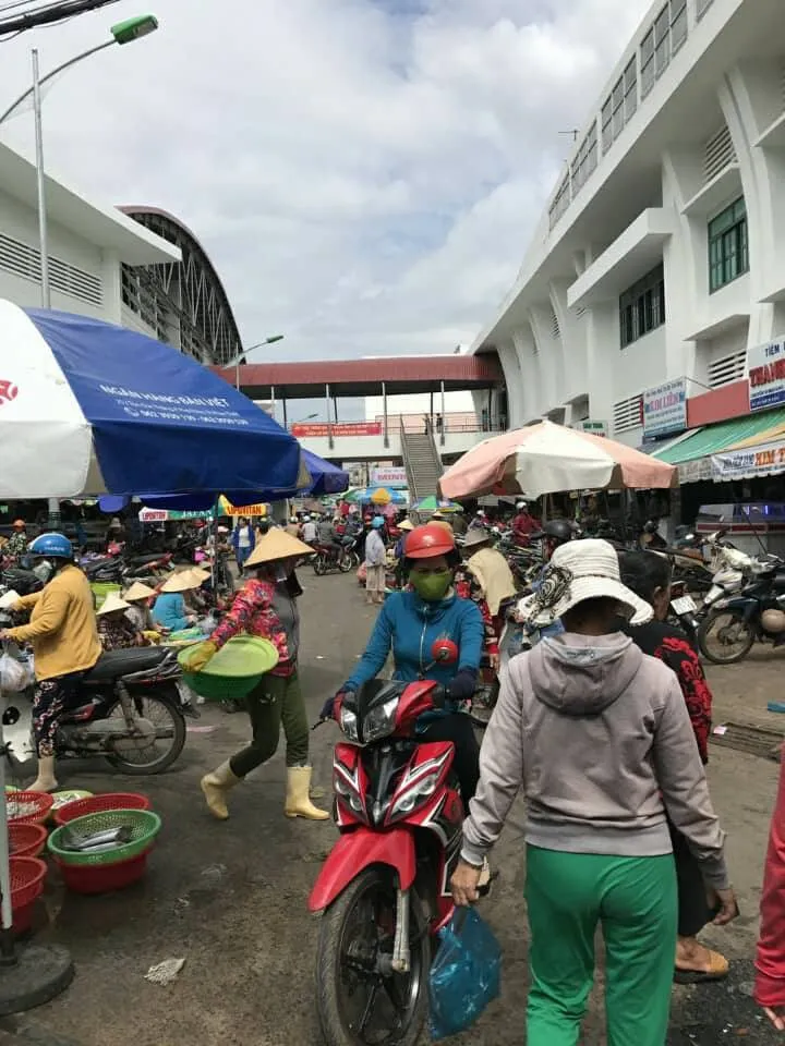 Nợ lương, bảo vệ chợ Phan Thiết đồng loạt bỏ việc ảnh 1