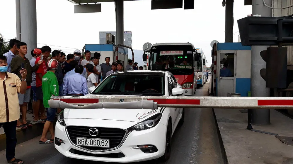 BOT Sông Phan lại 'thất thủ', đóng xả trạm liên tục ảnh 2