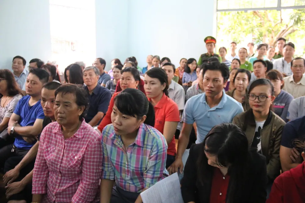 Phạt tù 7 bị cáo gây rối trước trụ sở UBND tỉnh Bình Thuận ảnh 1 Phạt tù 7 bị cáo gây rối trước trụ sở UBND tỉnh Bình Thuận ảnh 1