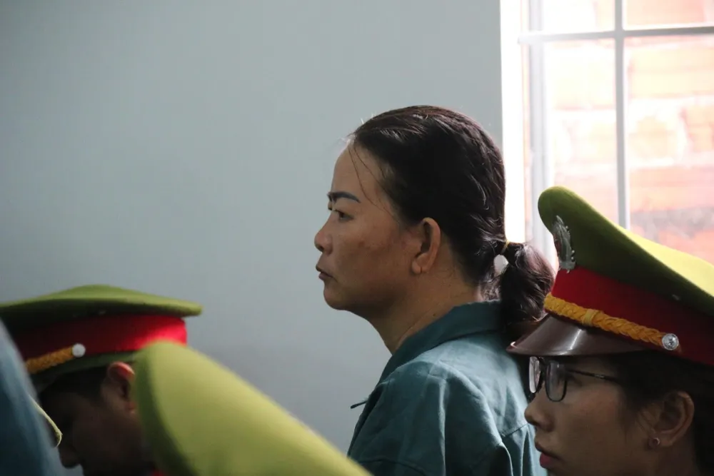 Phạt tù 7 bị cáo gây rối trước trụ sở UBND tỉnh Bình Thuận ảnh 3 Phạt tù 7 bị cáo gây rối trước trụ sở UBND tỉnh Bình Thuận ảnh 3