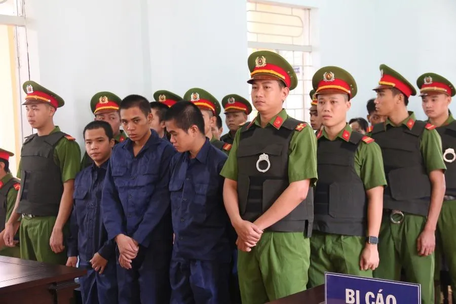 10 bị cáo gây rối tại Phan Rí Cửa lãnh án ảnh 1