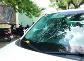 Nghi ngáo đá đập ô tô ngay Trung tâm hành chính Đà Nẵng