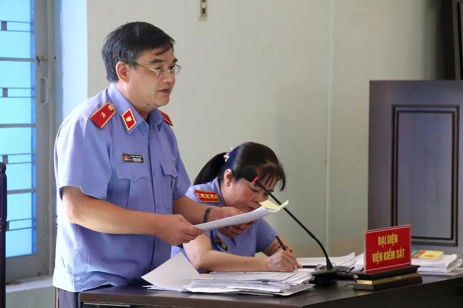 Xử vụ buôn lậu xăng dầu lớn nhất từ trước tới nay ảnh 3