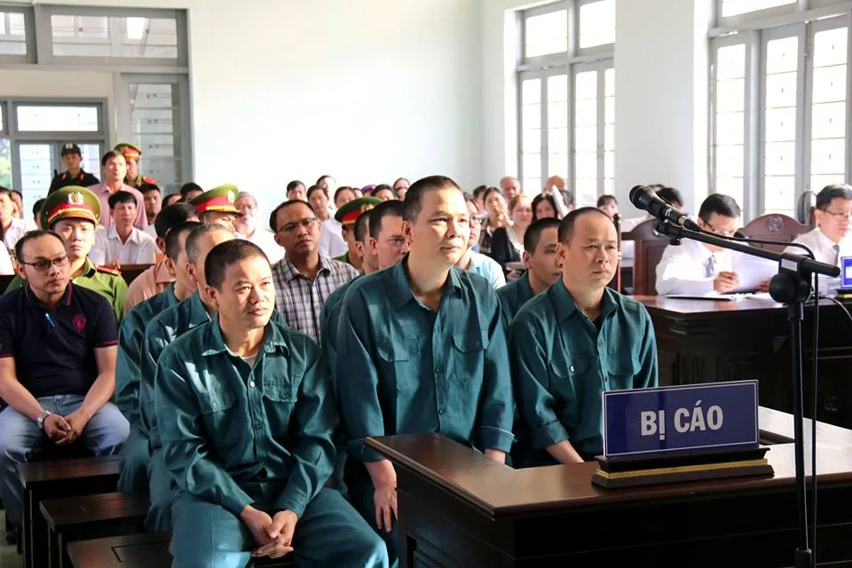 Xử vụ buôn lậu xăng dầu lớn nhất từ trước tới nay ảnh 4