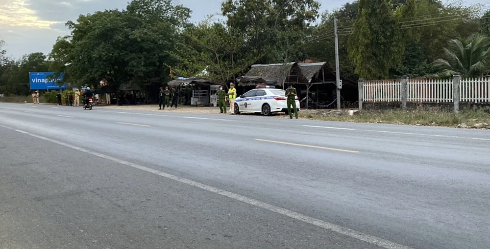 Cảnh sát chặn xe bắt phạm nhân vượt ngục từ Hải Phòng ảnh 4