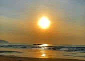 Chủ tịch Bình Thuận chỉ đạo ứng phó tràn dầu biển Mũi Né ảnh 2 Triển khai trục vớt tàu chở tro bay chìm trên biển Mũi Né