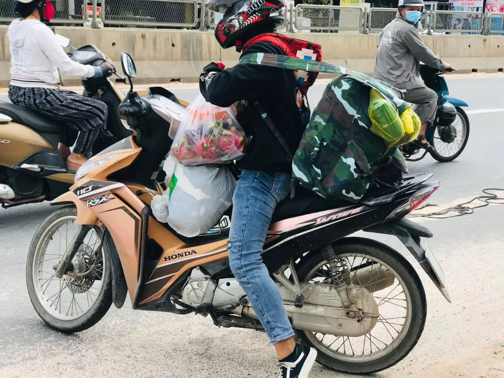 Ấm áp nghĩa đồng bào ở điểm tiếp sức đường về quê ảnh 4 Ấm áp nghĩa đồng bào ở điểm tiếp sức đường về quê ảnh 4