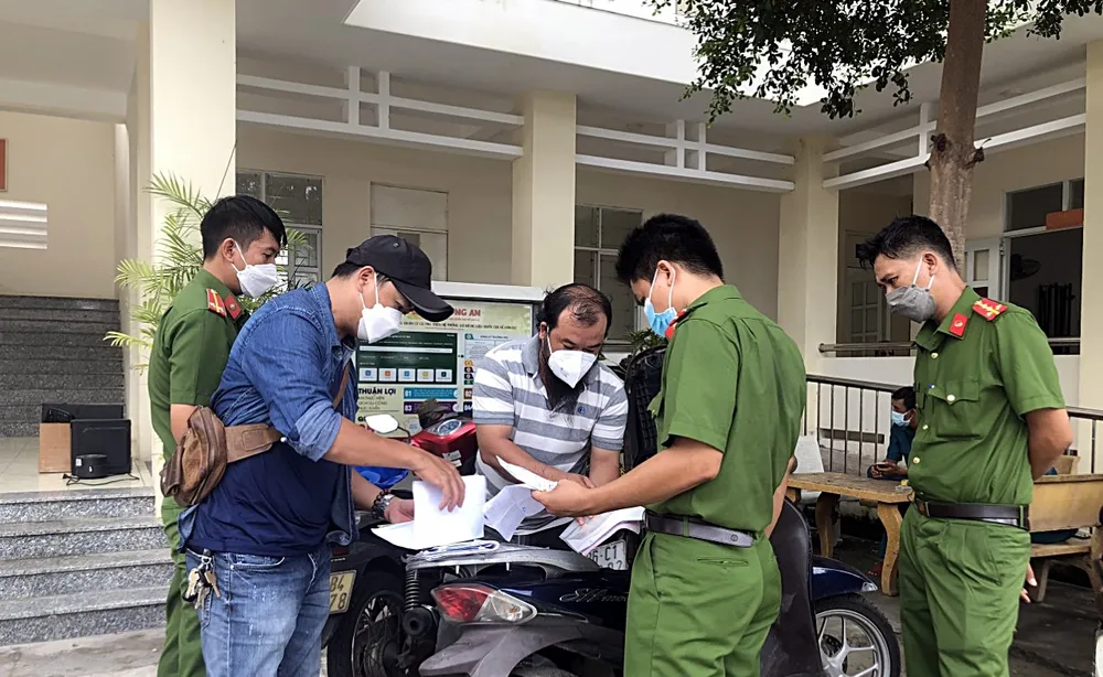 Khởi tố 2 người trong nhóm làm phiếu xét nghiệm COVID-19 giả ở Bình Thuận ảnh 1 Khởi tố 2 người trong nhóm làm phiếu xét nghiệm COVID-19 giả ở Bình Thuận ảnh 1