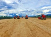 Bắt quả tang xe múc đào bới lòng sông Đợt ảnh 2 Nhiều vụ khai thác khoáng sản trái phép ở Bình Thuận chưa được xử lý dứt điểm