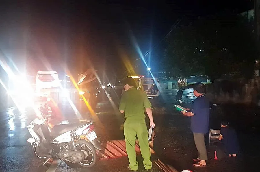 Vụ tai nạn trên QL1A tại huyện Hàm Thuận Nam. Ảnh: PĐ