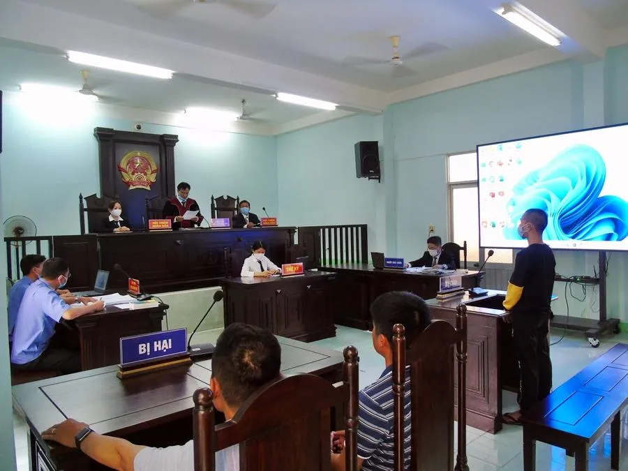 Tại phiên tòa, bị cáo thừa nhận hành vi của mình. Tại phiên tòa, bị cáo thừa nhận hành vi của mình.