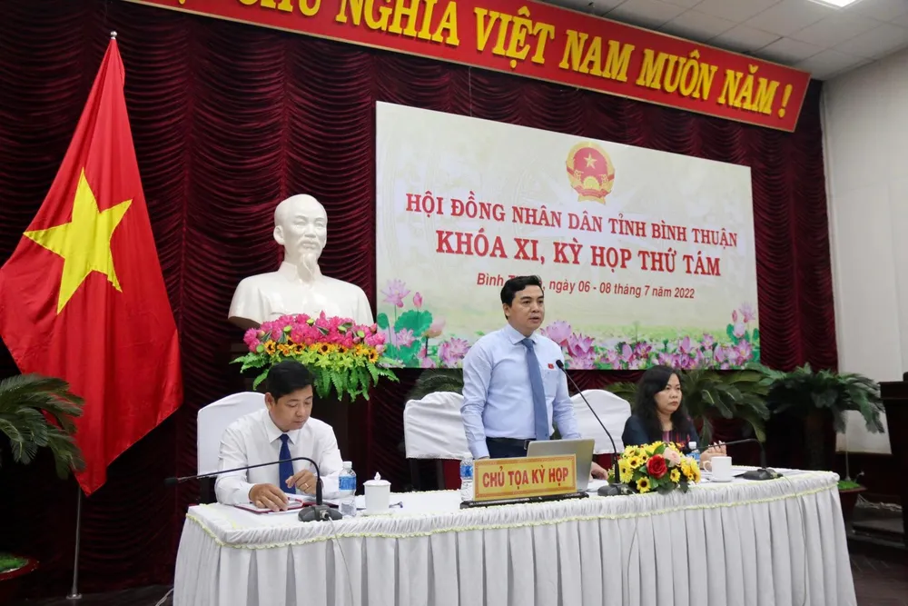 Ông Nguyễn Hoài Anh, Chủ tịch HĐND tỉnh, chủ tọa kỳ họp. Ảnh NT