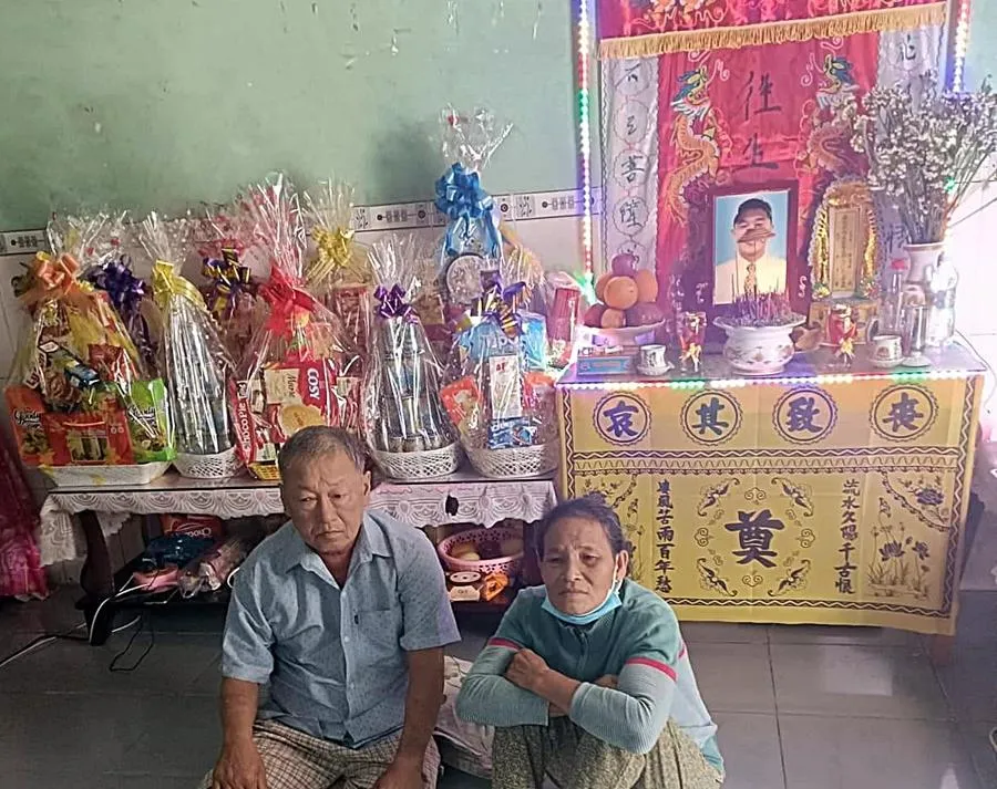 Cha mẹ anh Được đang mong ngóng từng giờ đón con trai về. Ảnh PĐ. Cha mẹ anh Được đang mong ngóng từng giờ đón con trai về. Ảnh PĐ.