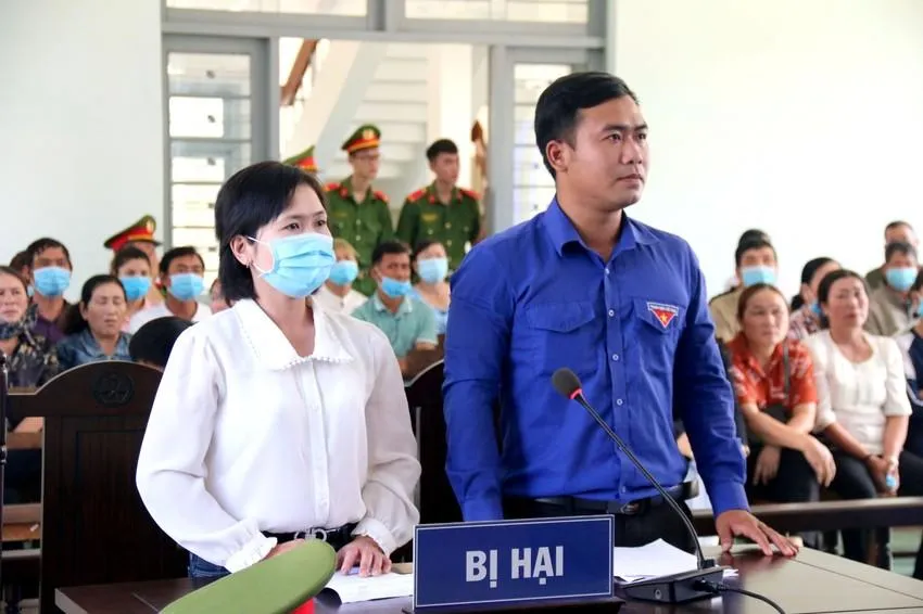 Chị Đào Thị Kiều Trang và anh Đào Hùng, hai bị hại trong vụ án.