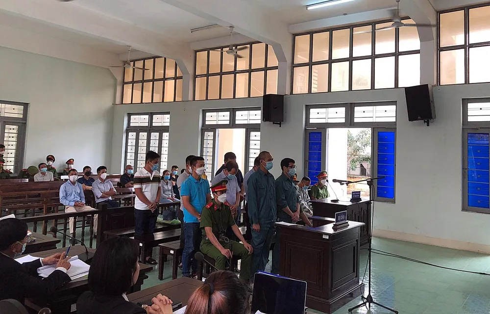 Các bị cáo tại phiên tòa. Ảnh AK.