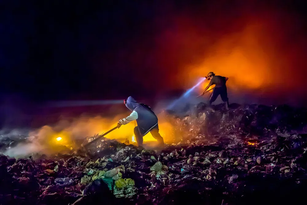 Công việc thầm lặng. Ảnh Đỗ Hữu Tuấn. Công việc thầm lặng. Ảnh Đỗ Hữu Tuấn.