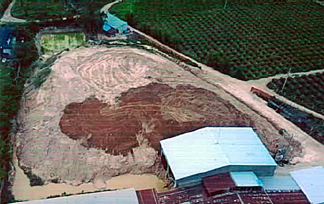 Đất sét trái phép tập kết tại các lò gạch ngói.