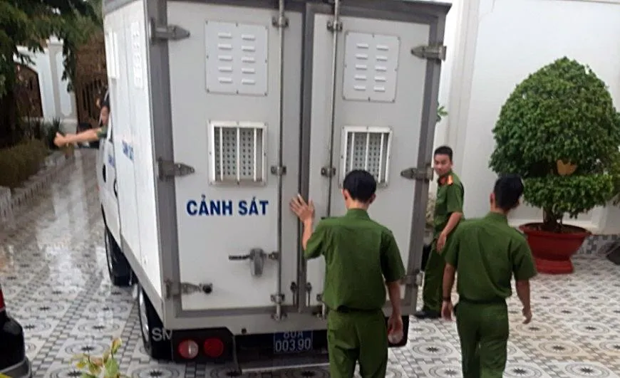 Xe di lý các bị can về trại giam. Ảnh PĐ.