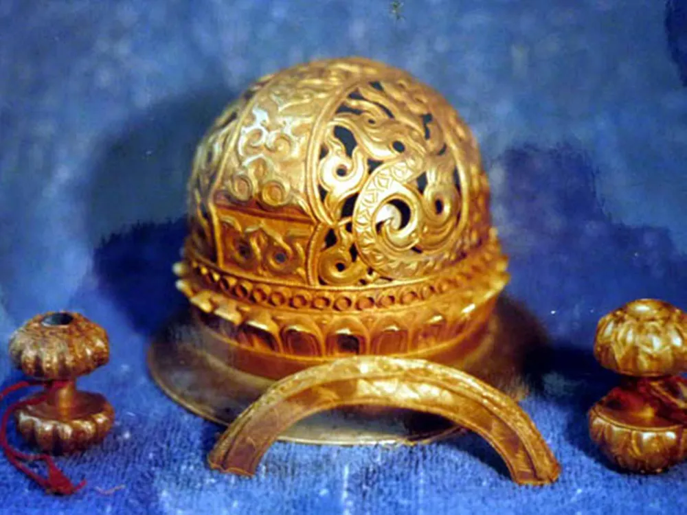 Búi tóc của hoàng hậu.