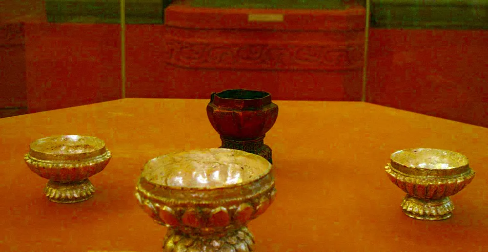 Bộ đồ ăn trầu của Hoàng gia.